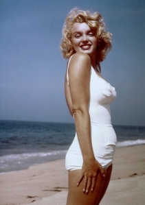 Marilyn Monroe at Amagansett Beach in the Hamptons, by Sam Shaw 1958 (6)